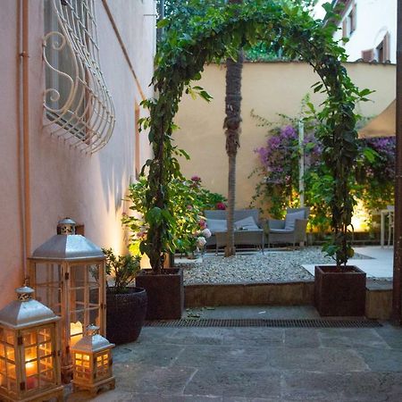 B&B Residenza Di Via Fontana Лукка Экстерьер фото