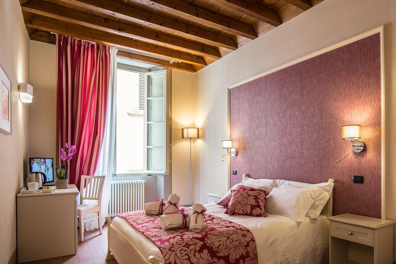 B&B Residenza Di Via Fontana Лукка Экстерьер фото