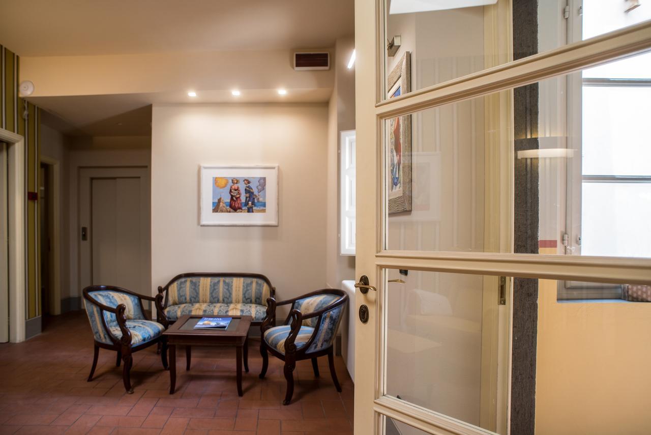 B&B Residenza Di Via Fontana Лукка Экстерьер фото
